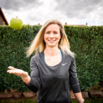 Bild 2 - Lisa mit Apfel - Quelle LA_2
